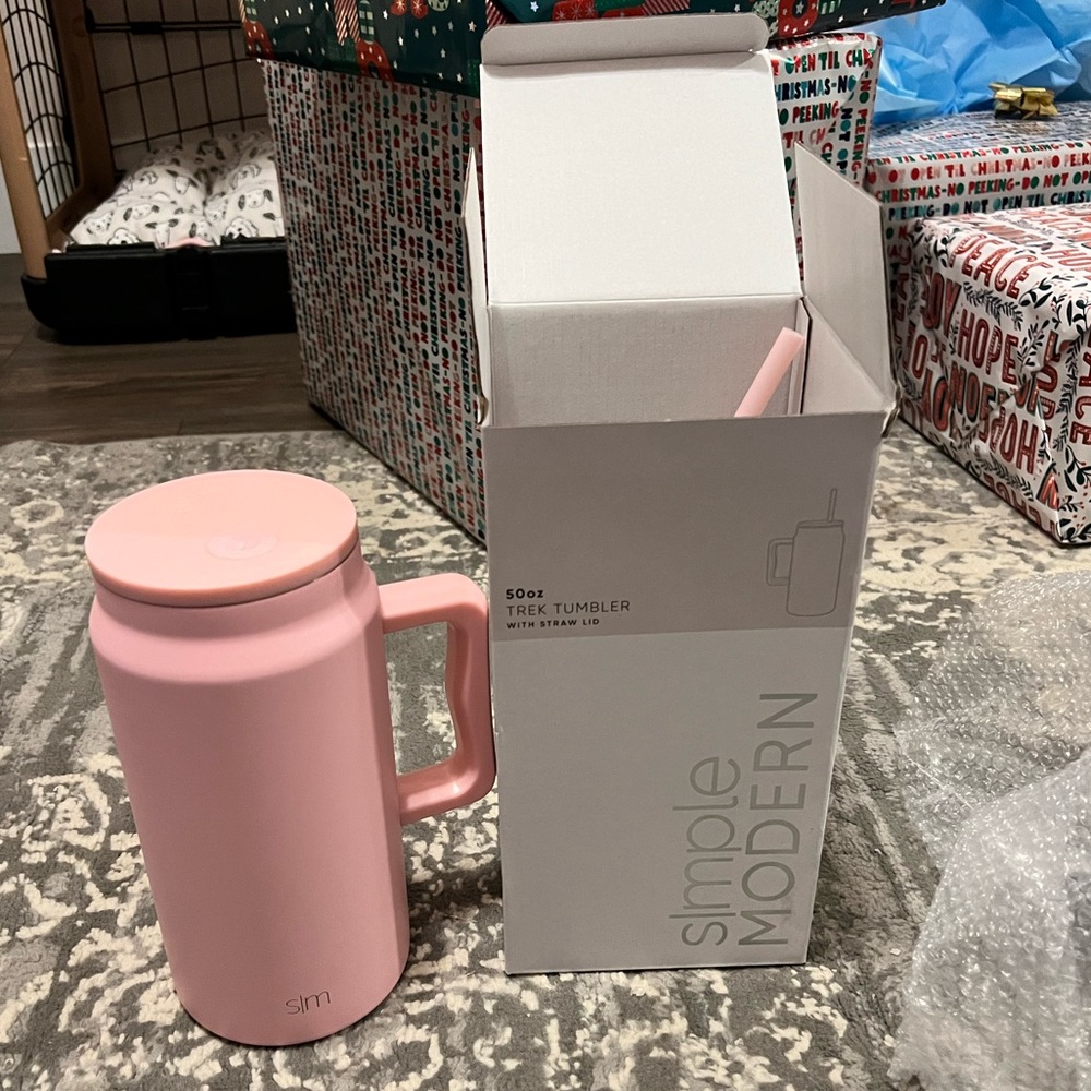 NIB Simply Modern 50oz Trek Tumbler in Blush